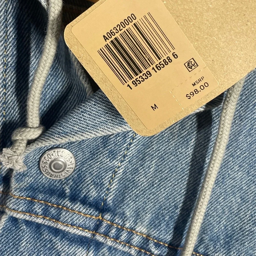 Levis Mens Relaxed Hybrid Trucker Jacket Blue Denim Gray Fleece Hood M NEW